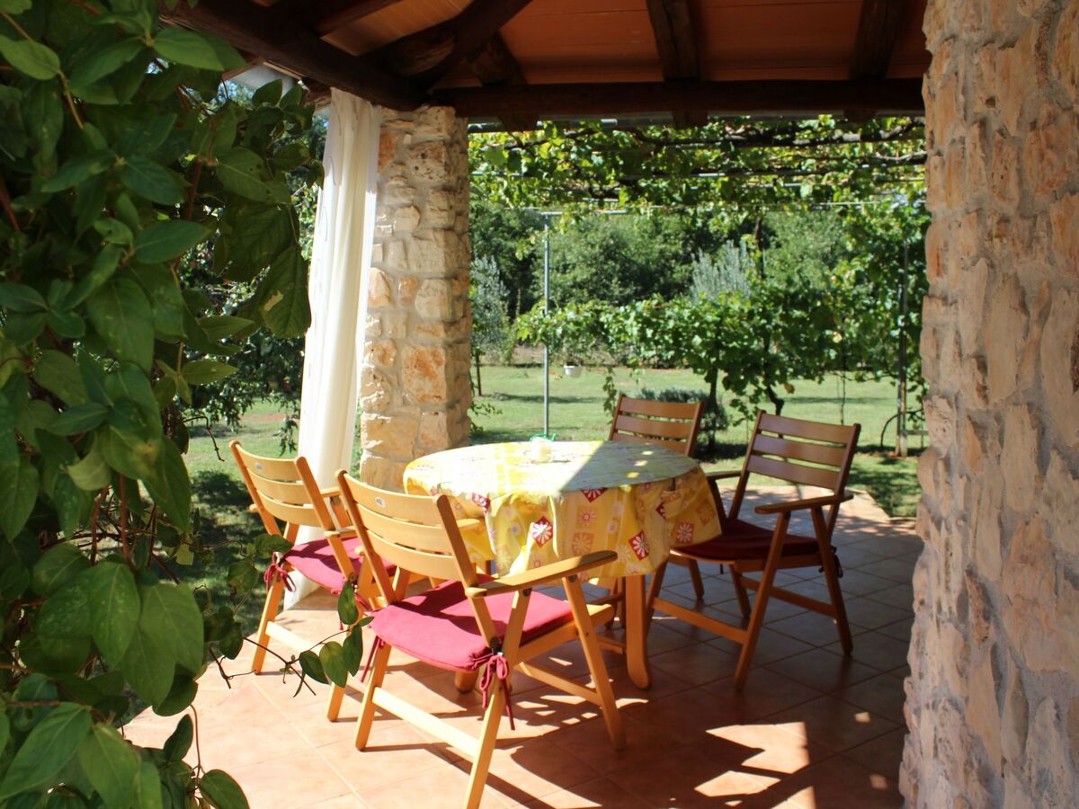 Maison 2 chambres avec jardin et terrasse ensoleillée à Medulin - Photo 8