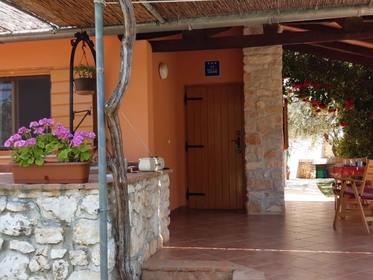 Maison 2 chambres avec jardin et terrasse ensoleillée à Medulin - Photo 16