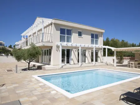 Villa Olivia – Maison 5 chambres, piscine et spa à Ližnjan : photo 2