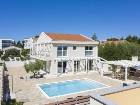 Villa Olivia – Maison 5 chambres, piscine et spa à Ližnjan : photo 11