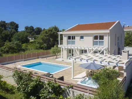 Villa Olivia – Maison 5 chambres, piscine et spa à Ližnjan : photo 47