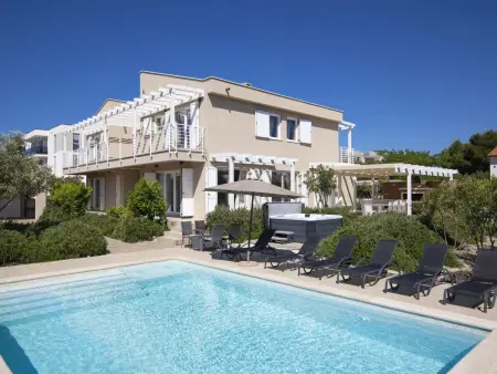 Villa Bella, maison 5 chambres avec piscine 47m² à Ližnjan : photo 2