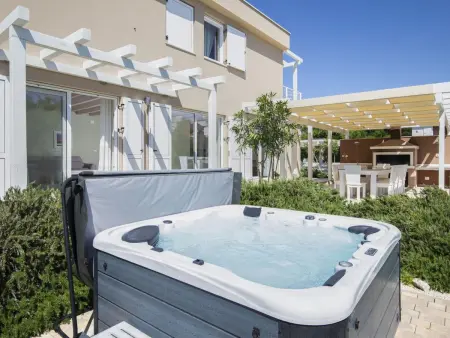 Villa Bella, maison 5 chambres avec piscine 47m² à Ližnjan : photo 5