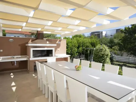 Villa Bella, maison 5 chambres avec piscine 47m² à Ližnjan : photo 6
