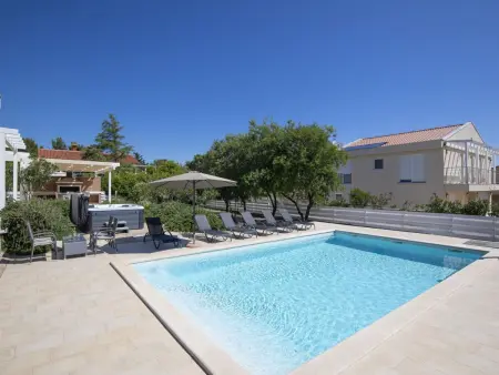 Villa Bella, maison 5 chambres avec piscine 47m² à Ližnjan : photo 14