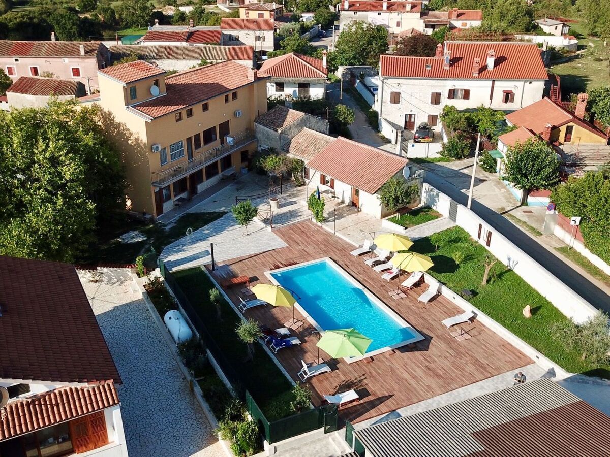 XXL-Ferienhaus  Cokuni  mit privatem Pool, Maison 17 personnes à Divsici - Photo 2