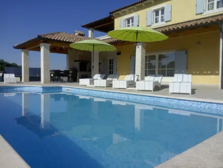 Villa Eni - Maison 4 chambres avec piscine chauffée : photo 8