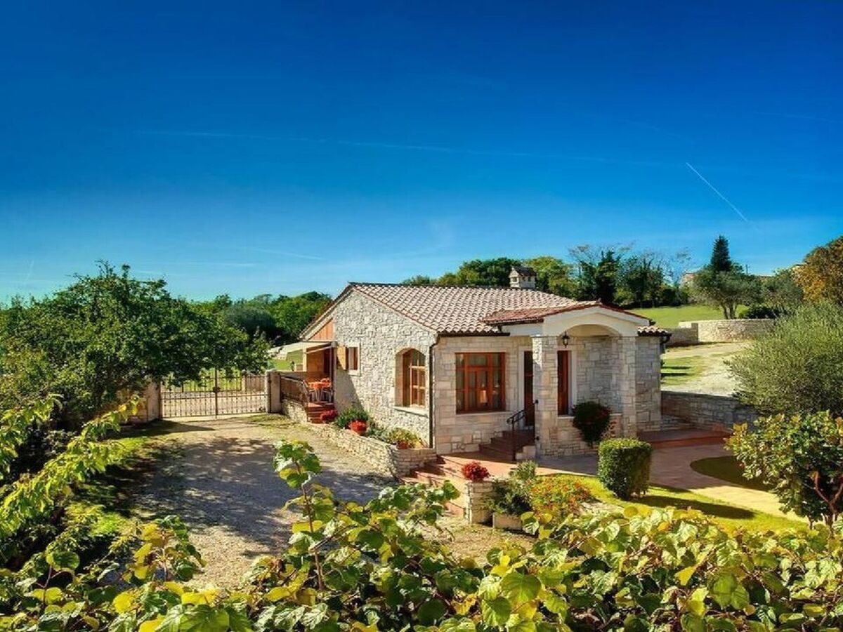Maison Rakalj, jardin 11000 m² et vue panoramique - Photo 1