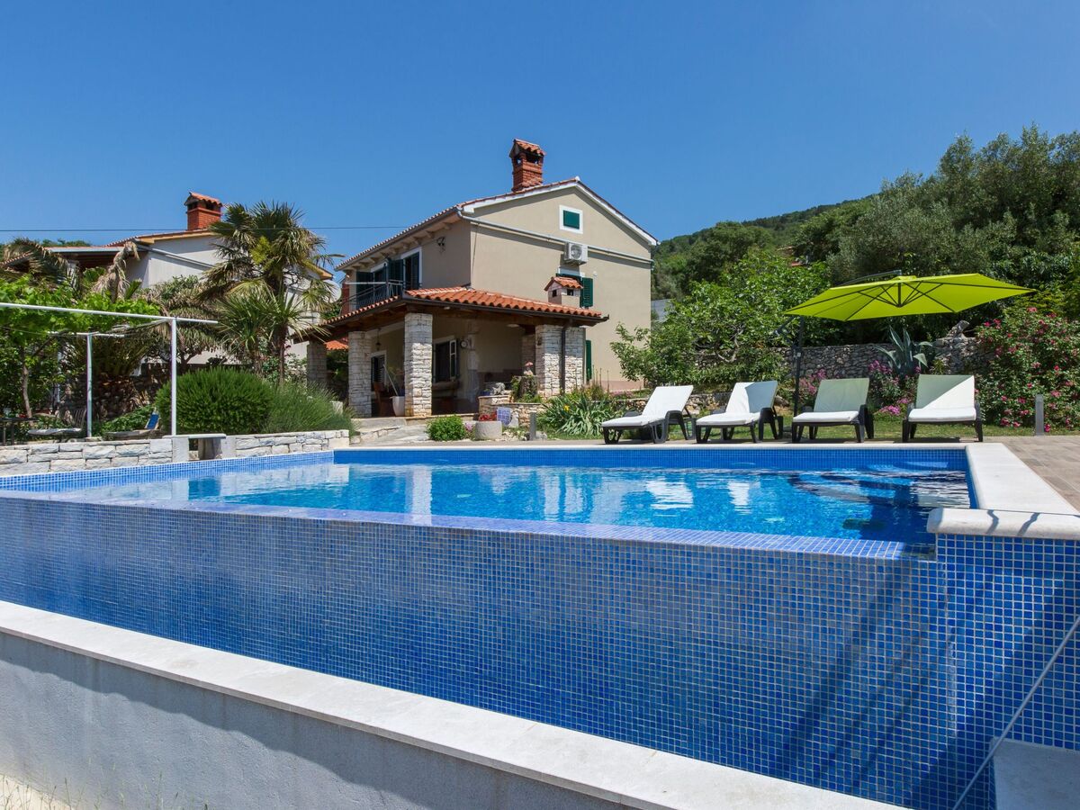 Tonina House : maison de pierre avec piscine à Brovinje - Photo 6