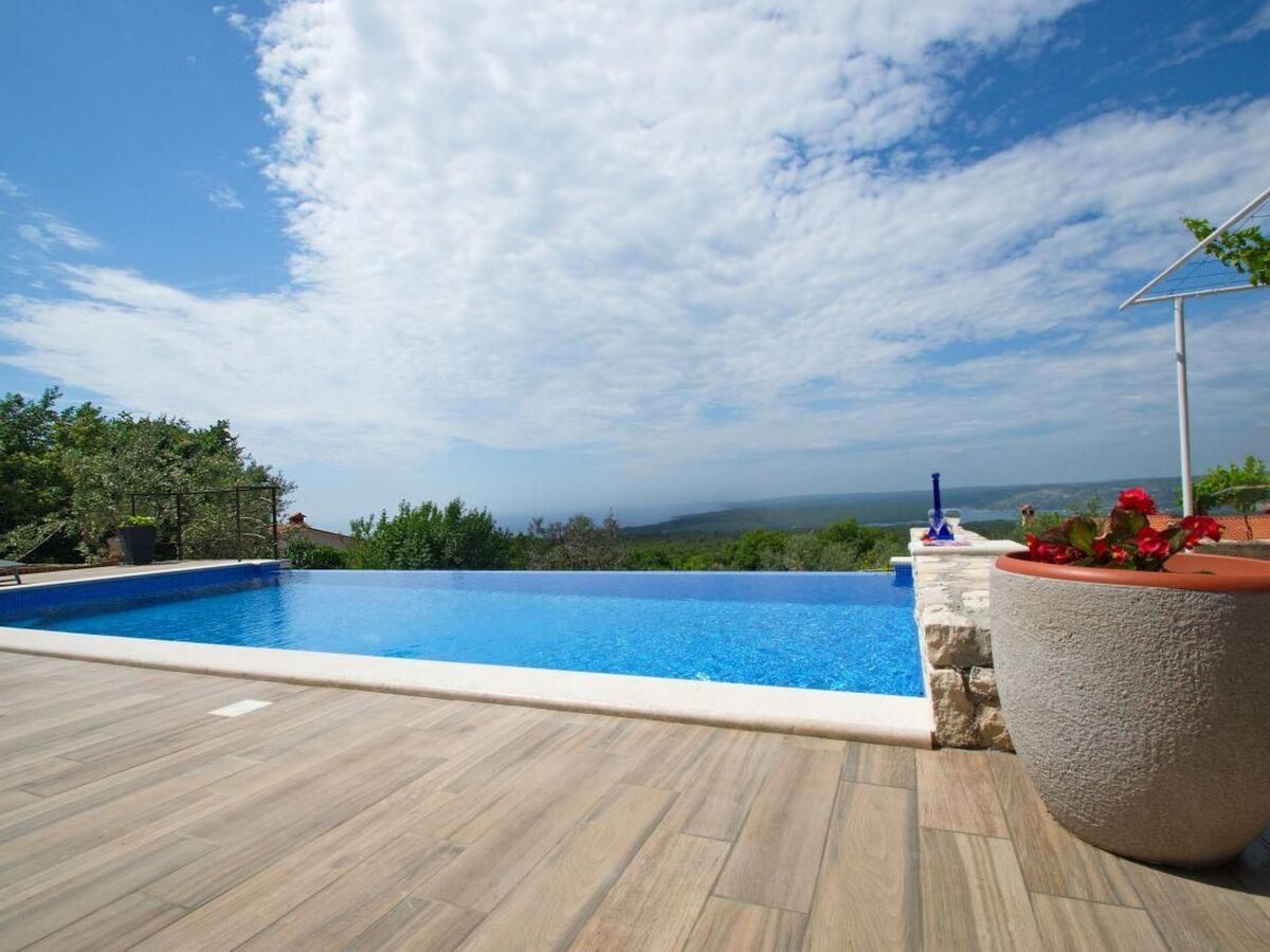 Tonina House : maison de pierre avec piscine à Brovinje - Photo 10