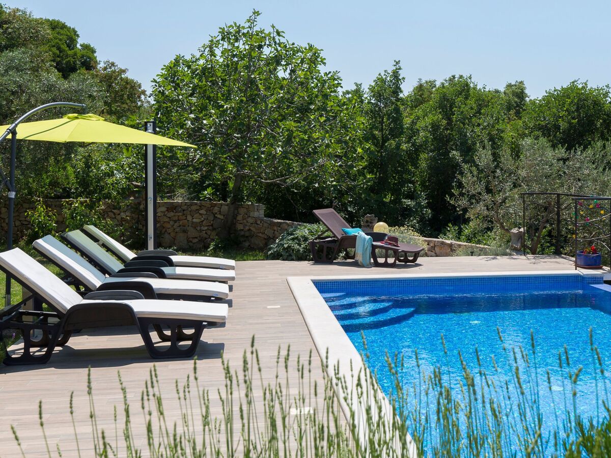 Tonina House : maison de pierre avec piscine à Brovinje - Photo 13