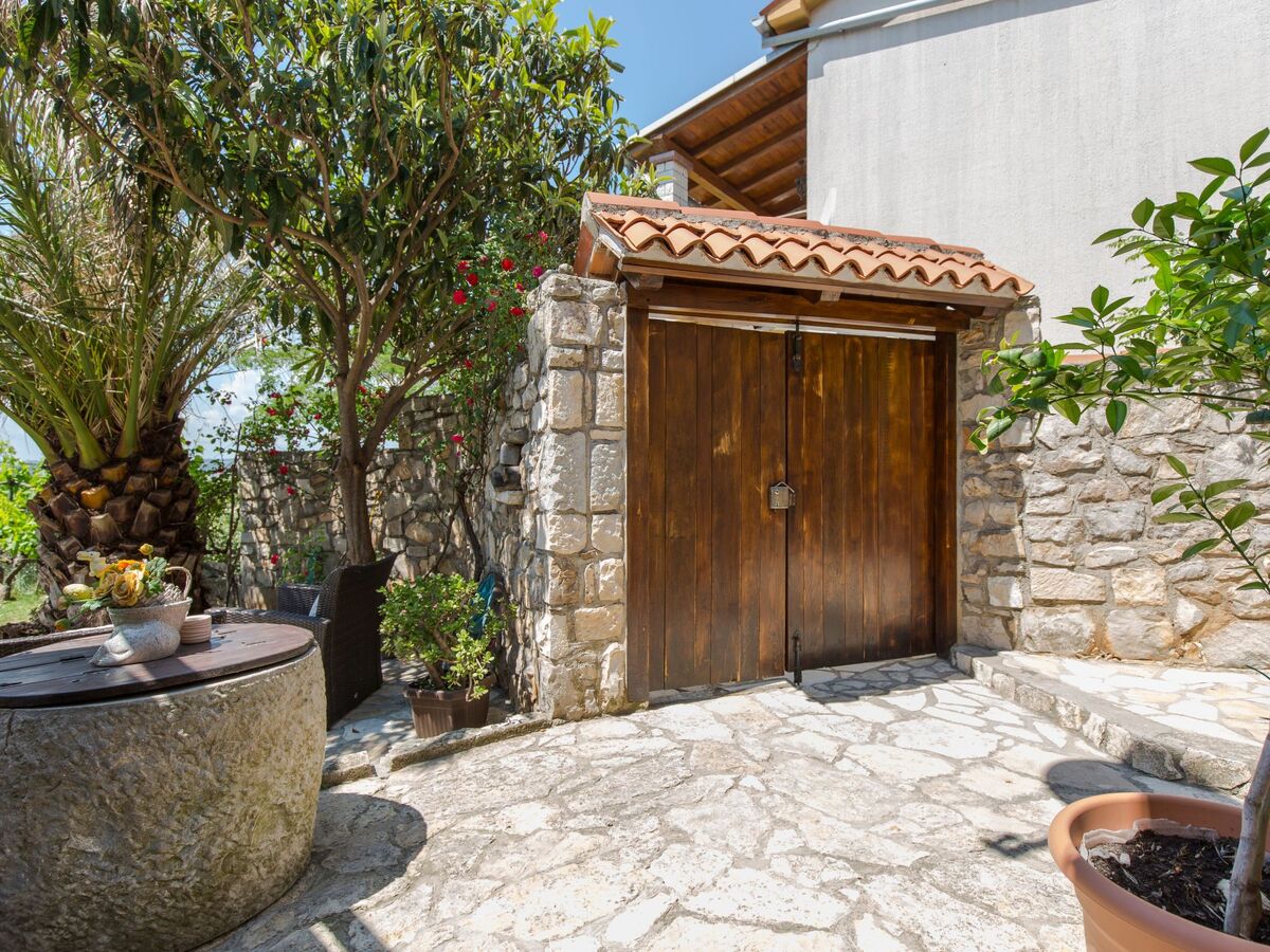 Tonina House : maison de pierre avec piscine à Brovinje - Photo 17