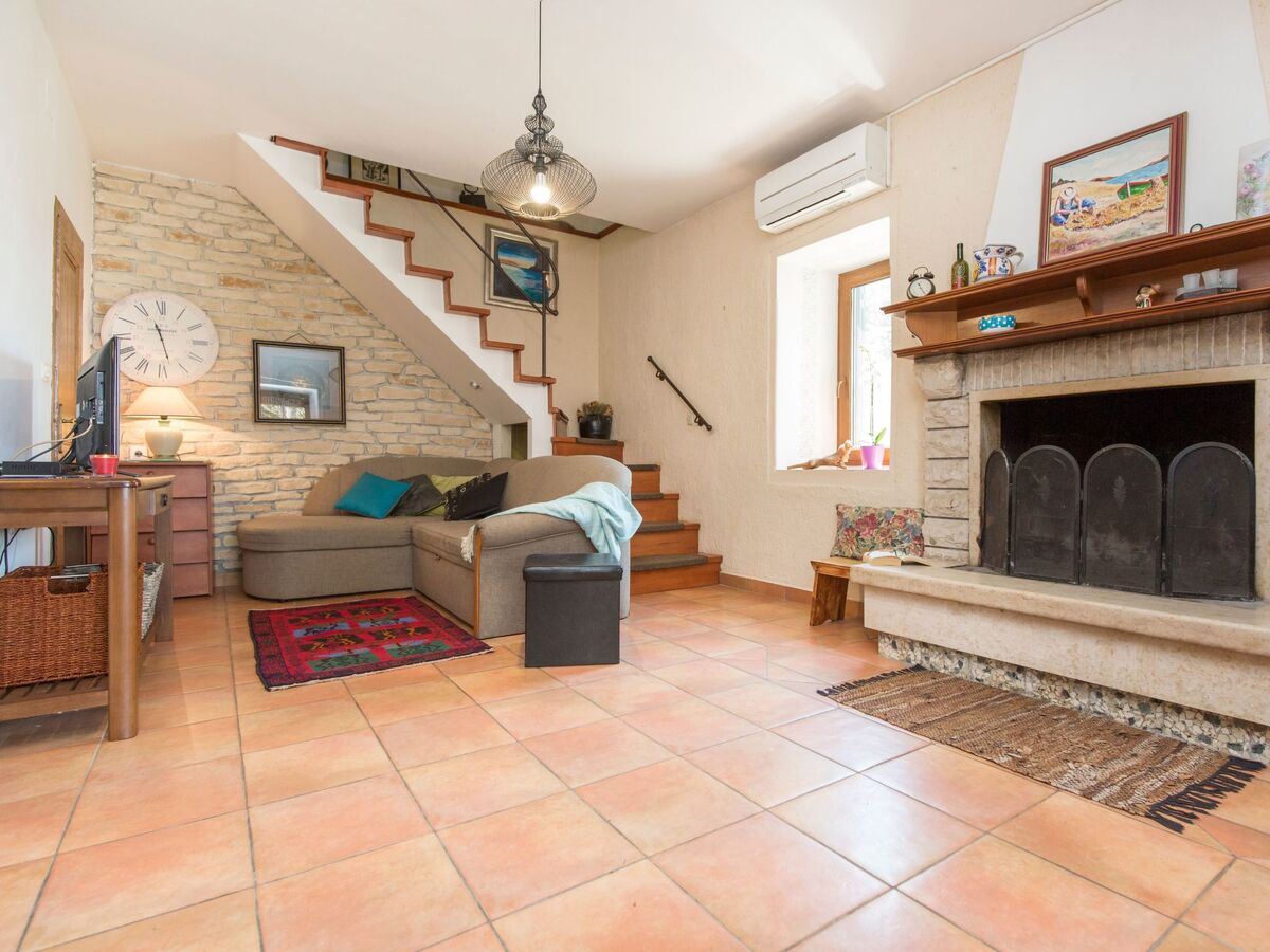 Tonina House : maison de pierre avec piscine à Brovinje - Photo 18