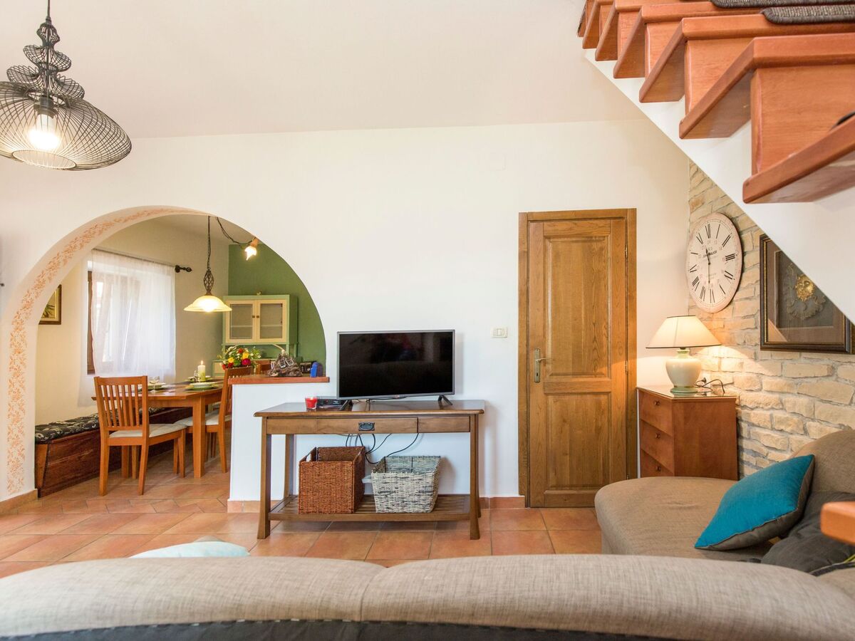 Tonina House : maison de pierre avec piscine à Brovinje - Photo 19