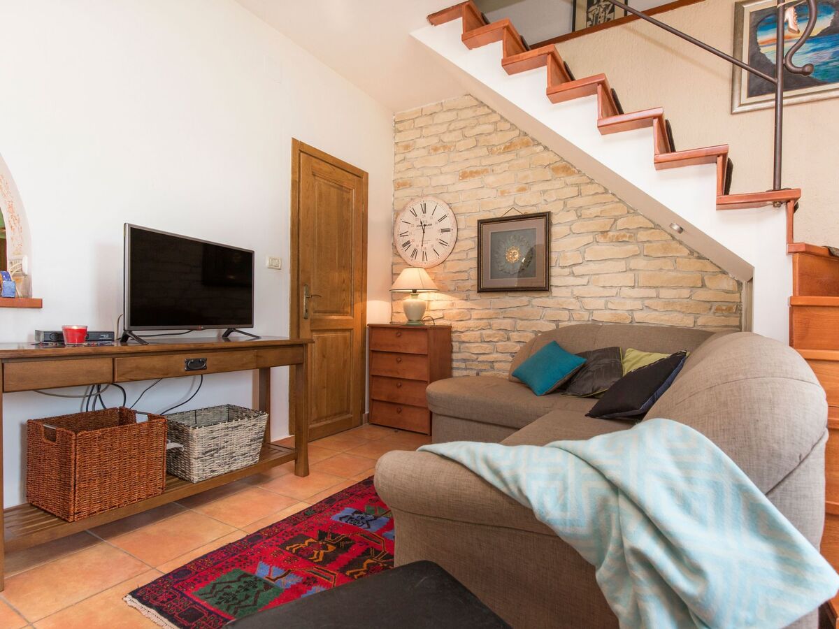 Tonina House : maison de pierre avec piscine à Brovinje - Photo 20