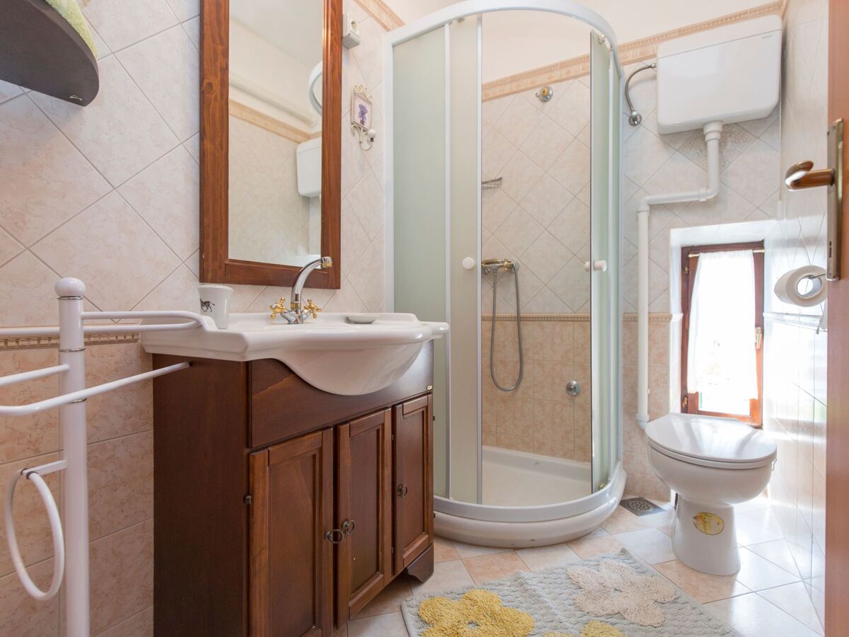 Tonina House : maison de pierre avec piscine à Brovinje - Photo 28
