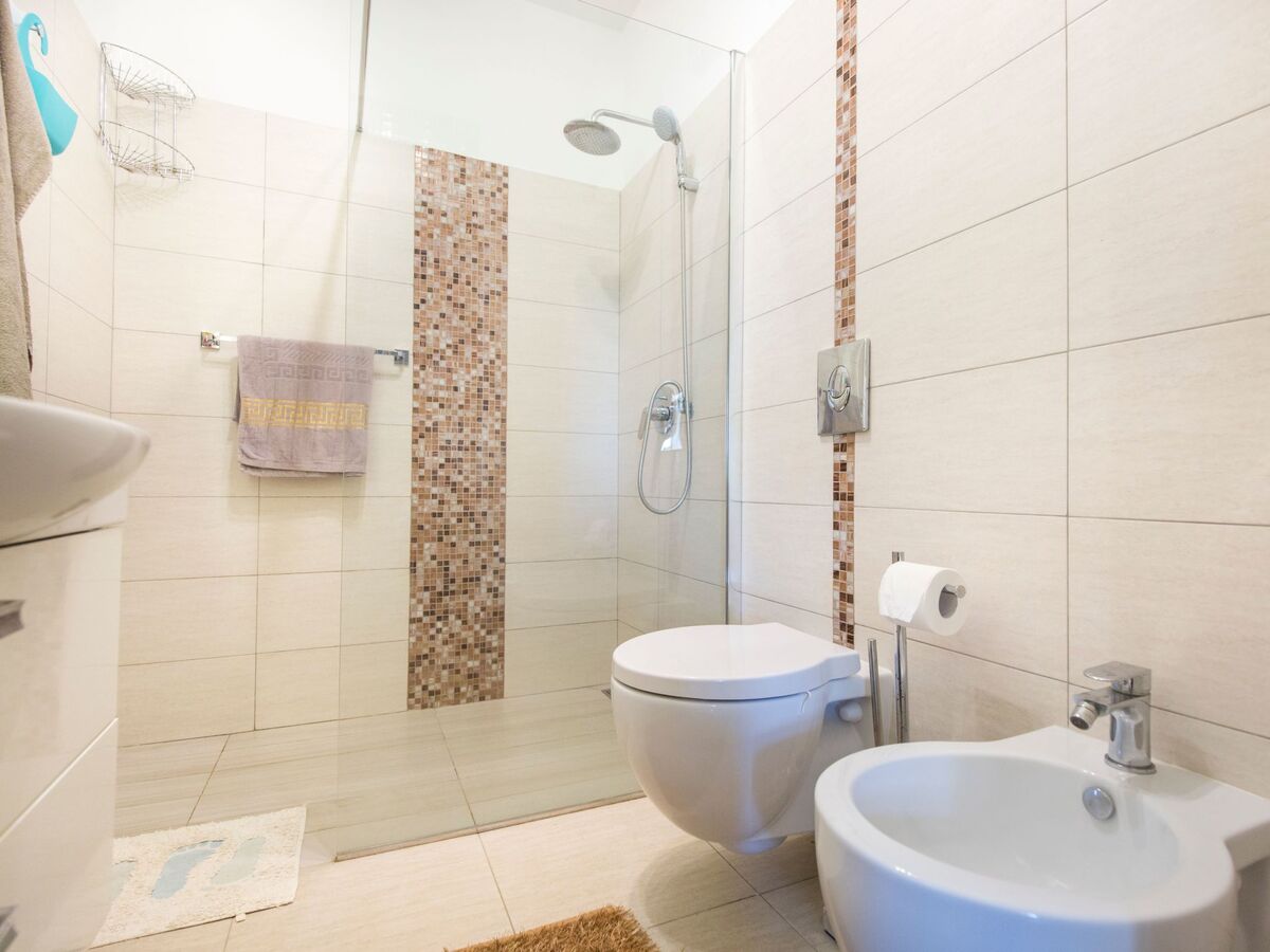 Tonina House : maison de pierre avec piscine à Brovinje - Photo 30