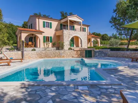 Villa Maggie, 5 chambres avec piscines partagées