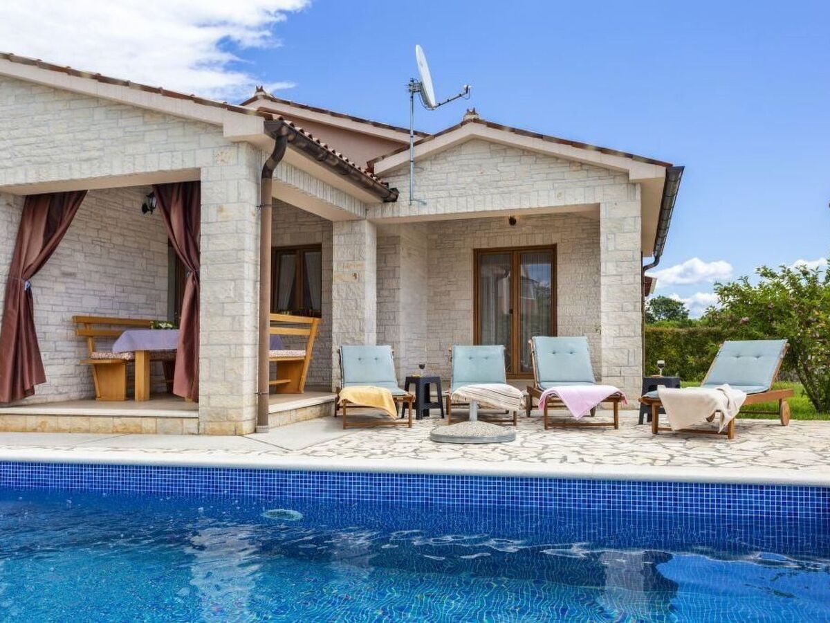 Villa Mirela à Barban, piscine privée et terrasse - Photo 2