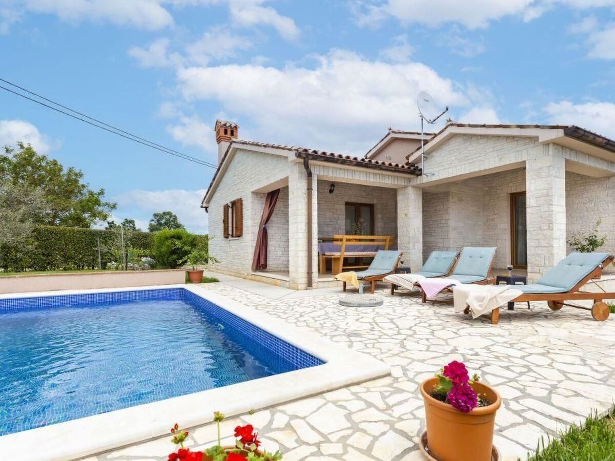 Villa Mirela à Barban, piscine privée et terrasse - Photo 5