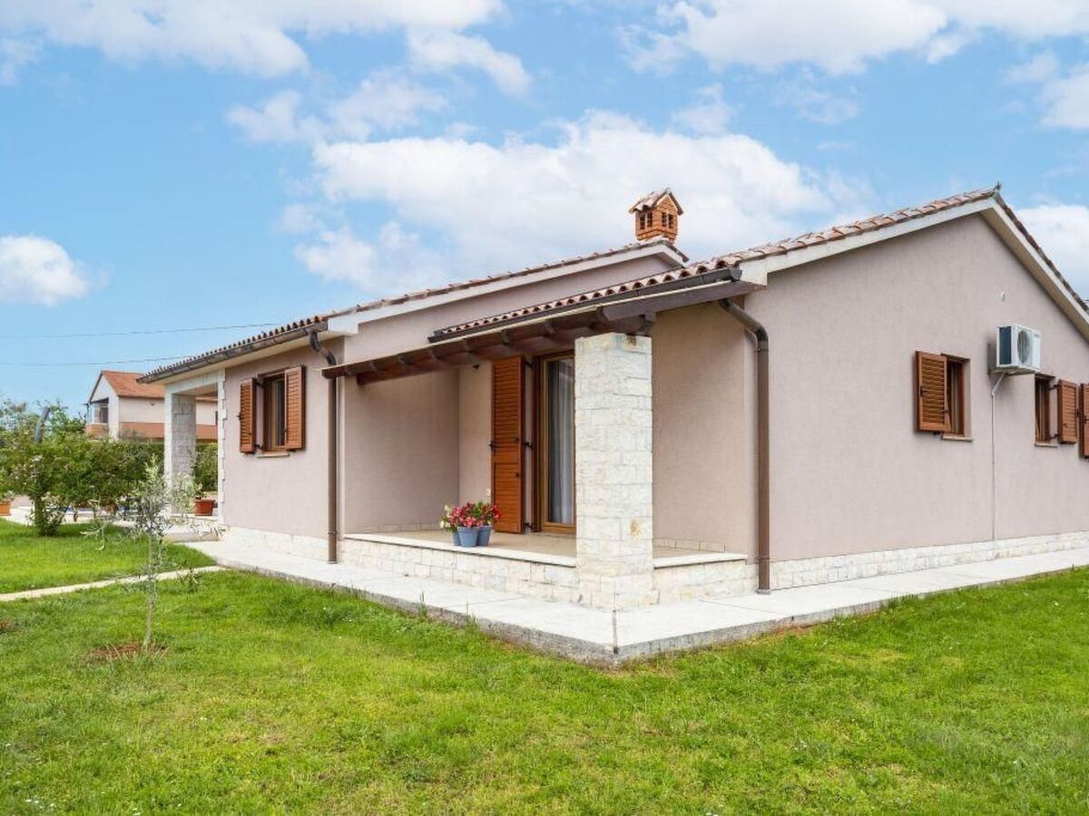 Villa Mirela à Barban, piscine privée et terrasse - Photo 11