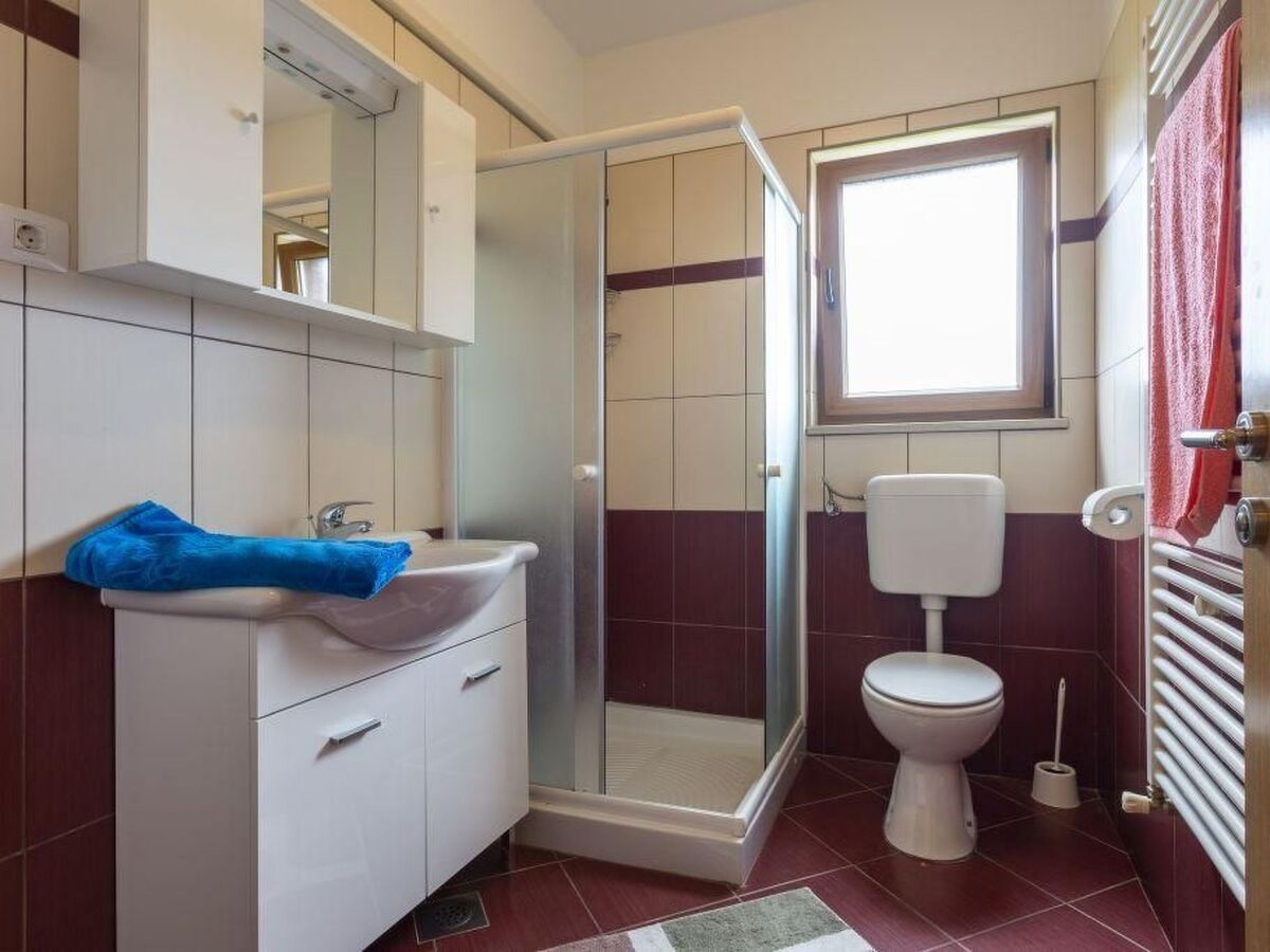 Villa Mirela à Barban, piscine privée et terrasse - Photo 15