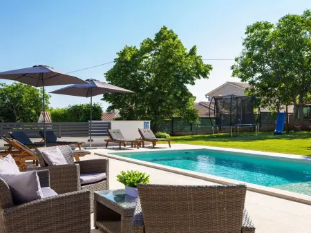 Villa Anavi – Maison 8 personnes, piscine privée à Barban