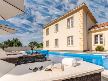Villa Jakov - Maison 8 pers. avec piscine privée