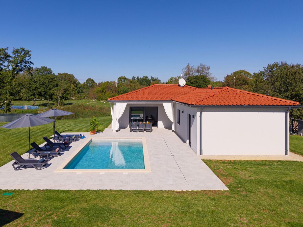 Villa moderne neuve avec piscine à Barban - Photo 4