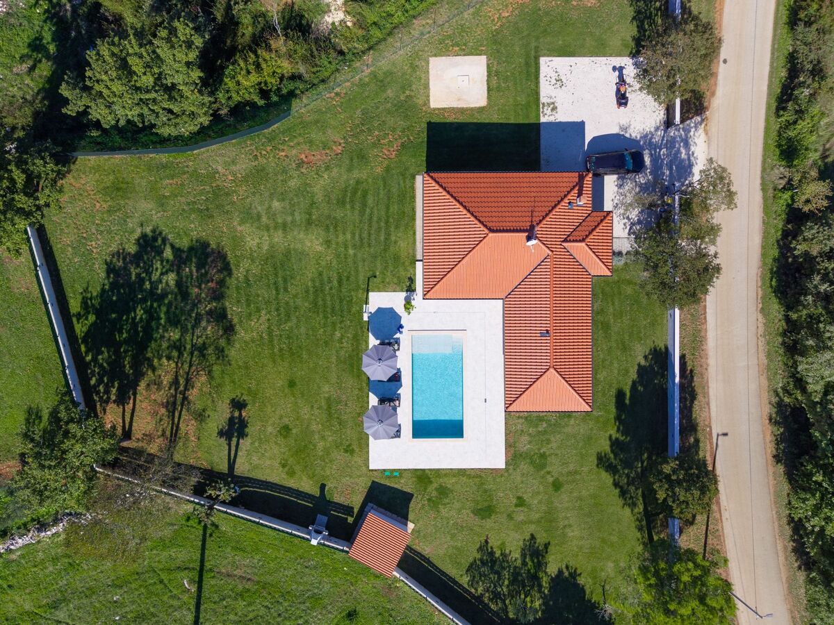 Villa moderne neuve avec piscine à Barban - Photo 7