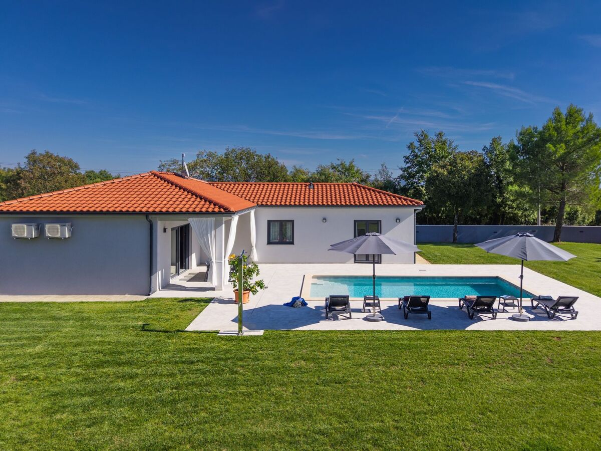 Villa moderne neuve avec piscine à Barban - Photo 9