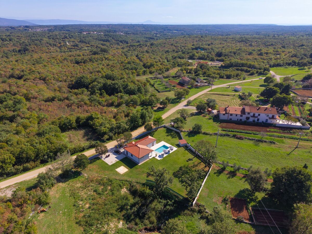 Villa moderne neuve avec piscine à Barban - Photo 10
