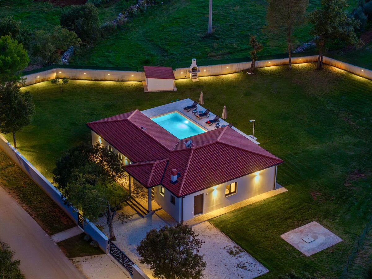 Villa moderne neuve avec piscine à Barban - Photo 14