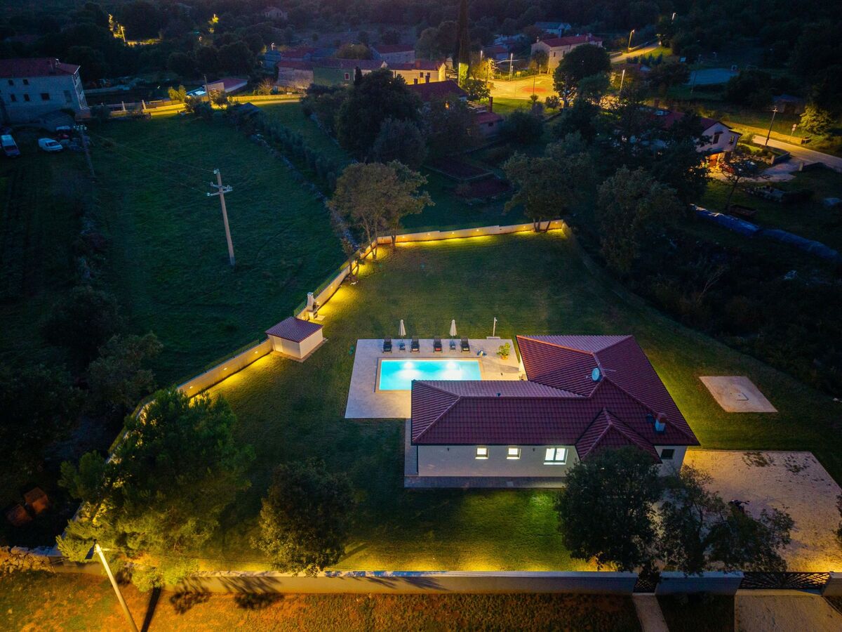 Villa moderne neuve avec piscine à Barban - Photo 15