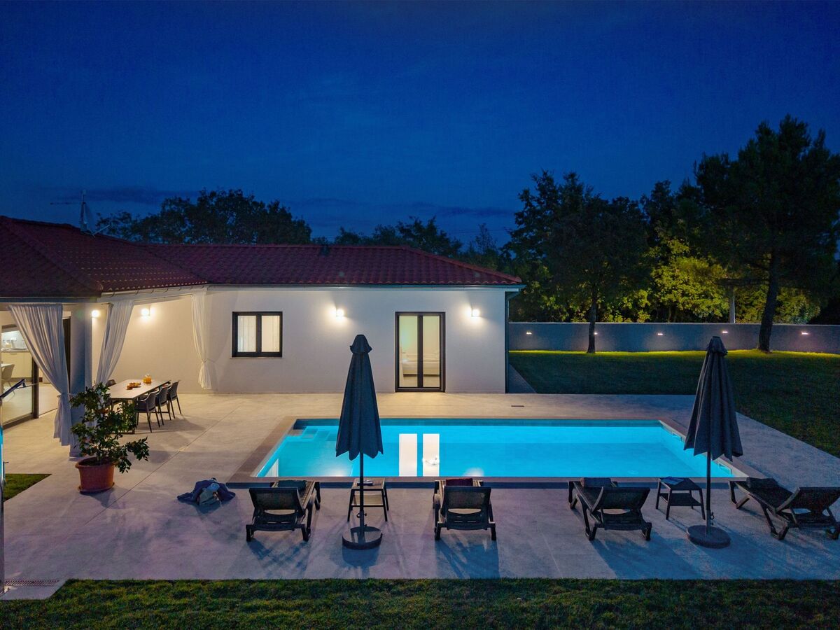 Villa moderne neuve avec piscine à Barban - Photo 16