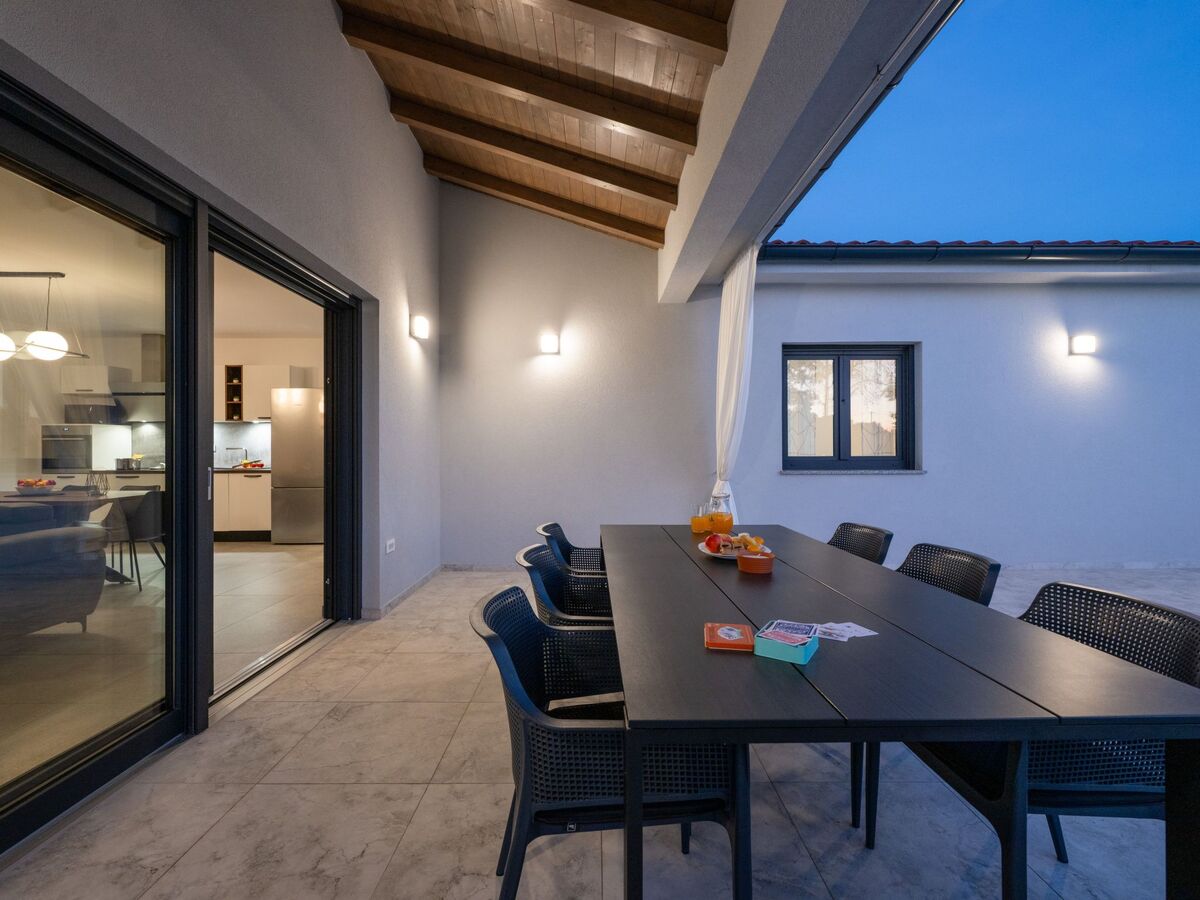 Villa moderne neuve avec piscine à Barban - Photo 17