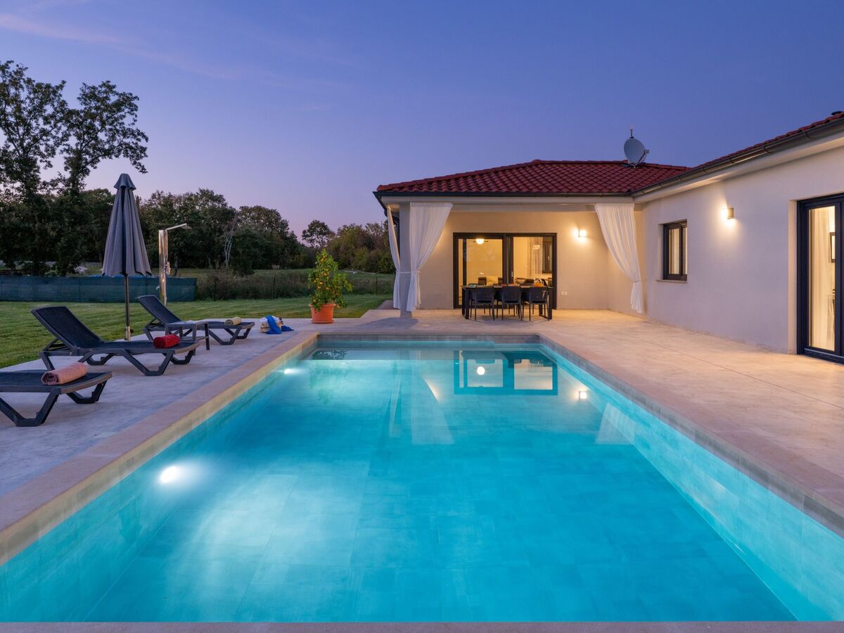 Villa moderne neuve avec piscine à Barban - Photo 18