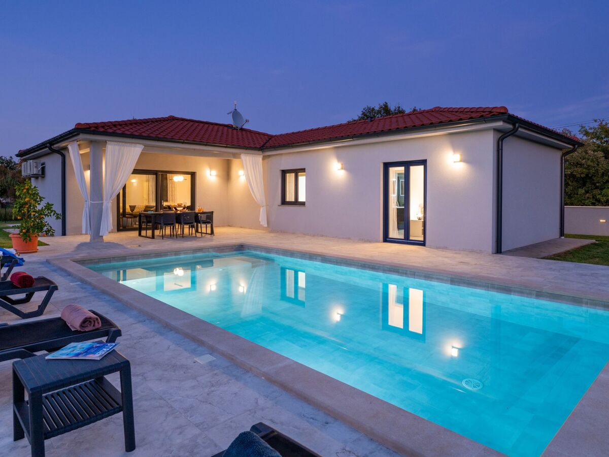 Villa moderne neuve avec piscine à Barban - Photo 19