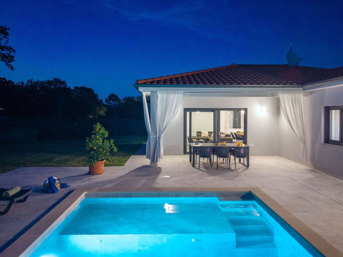Villa moderne neuve avec piscine à Barban - Photo 20