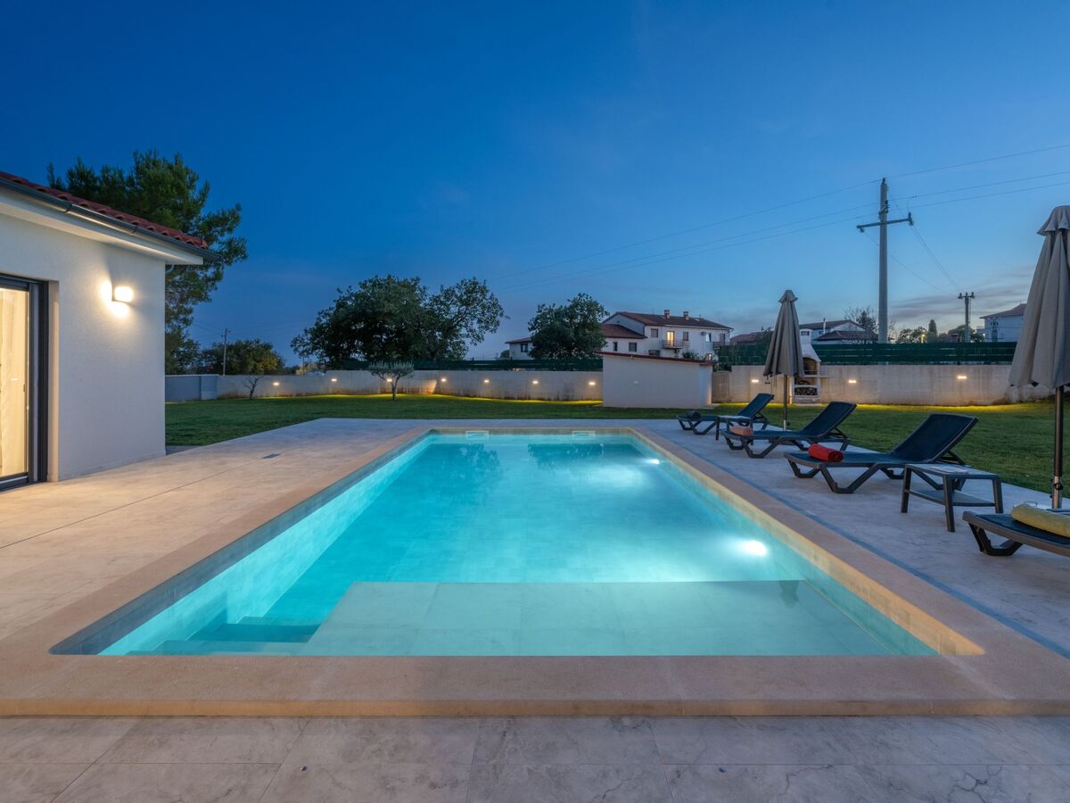 Villa moderne neuve avec piscine à Barban - Photo 21