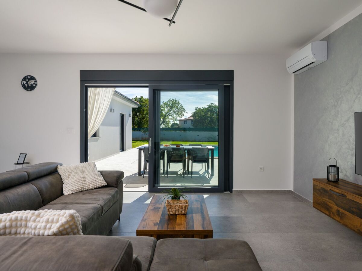Villa moderne neuve avec piscine à Barban - Photo 32