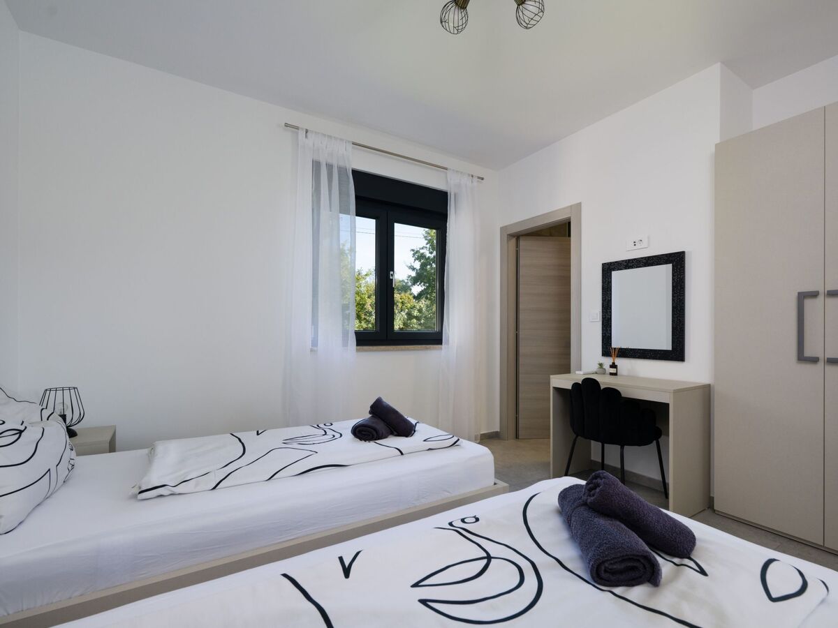 Villa moderne neuve avec piscine à Barban - Photo 36