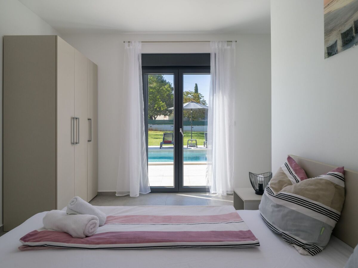 Villa moderne neuve avec piscine à Barban - Photo 41