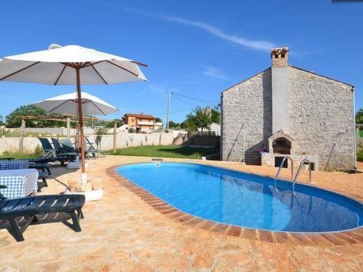 Maison en pierre avec piscine privée à Barban - Photo 2