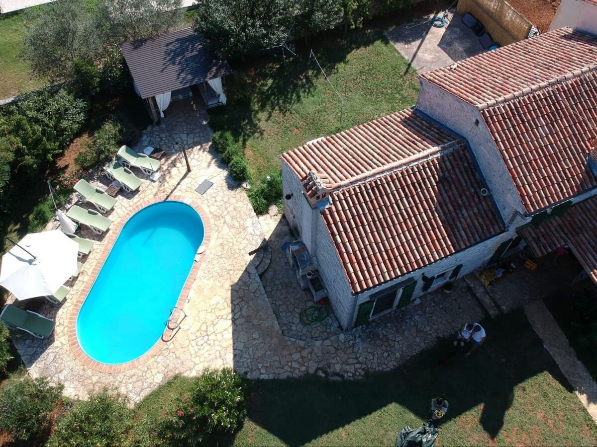 Maison en pierre avec piscine privée à Barban - Photo 4