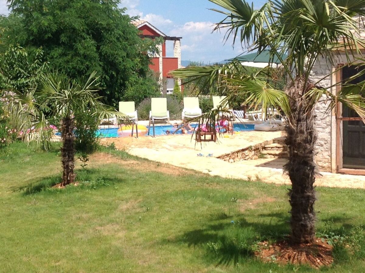 Maison en pierre avec piscine privée à Barban - Photo 10