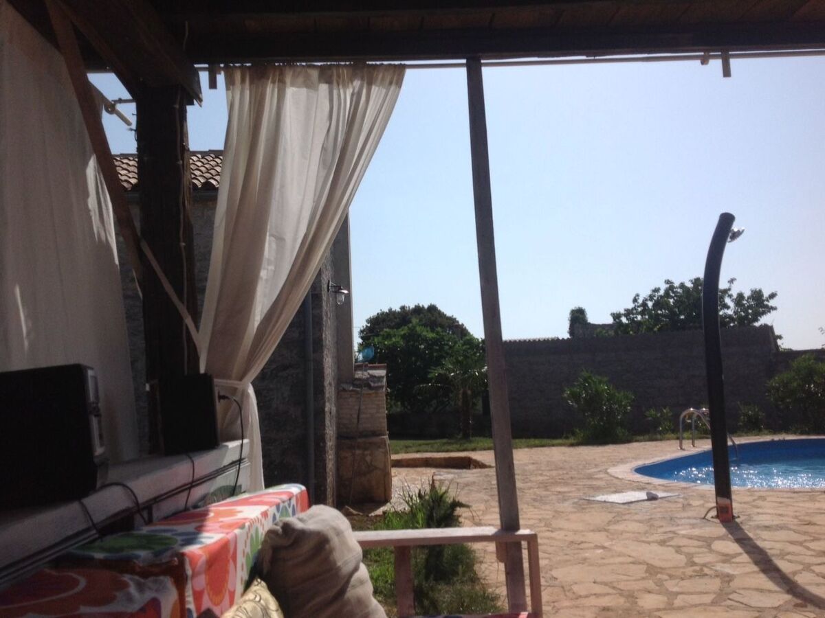 Maison en pierre avec piscine privée à Barban - Photo 13
