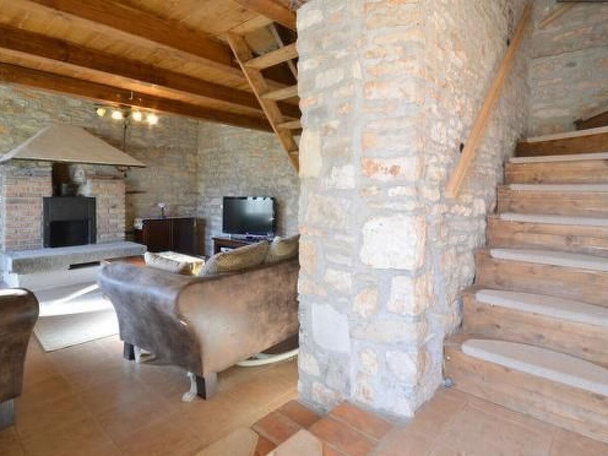 Maison en pierre avec piscine privée à Barban - Photo 24