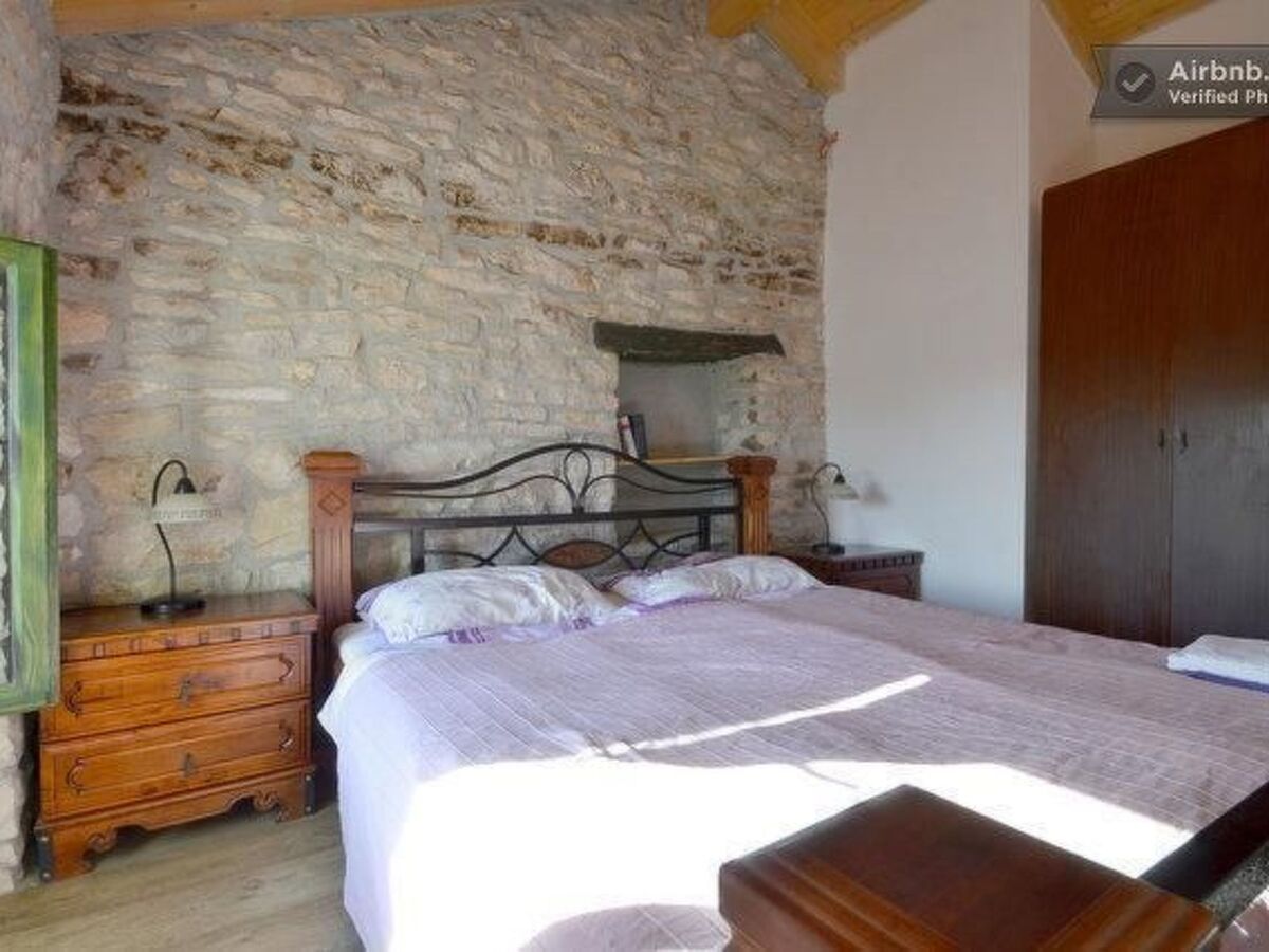 Maison en pierre avec piscine privée à Barban - Photo 25