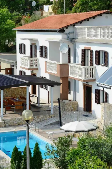 Location maison à Rabac, Villa Ivisa mit eigenem Pool